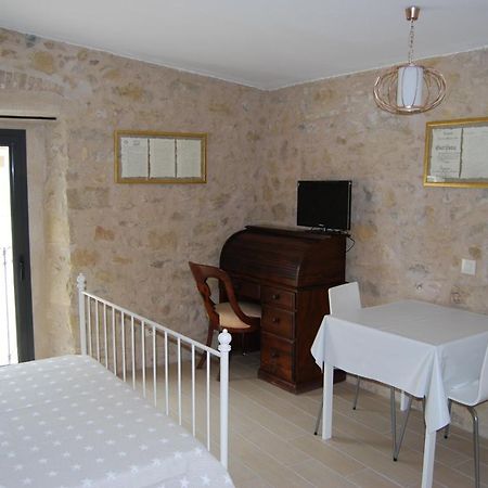 Apartaments Fonda Comerc Torroella de Montgrí Exterior foto