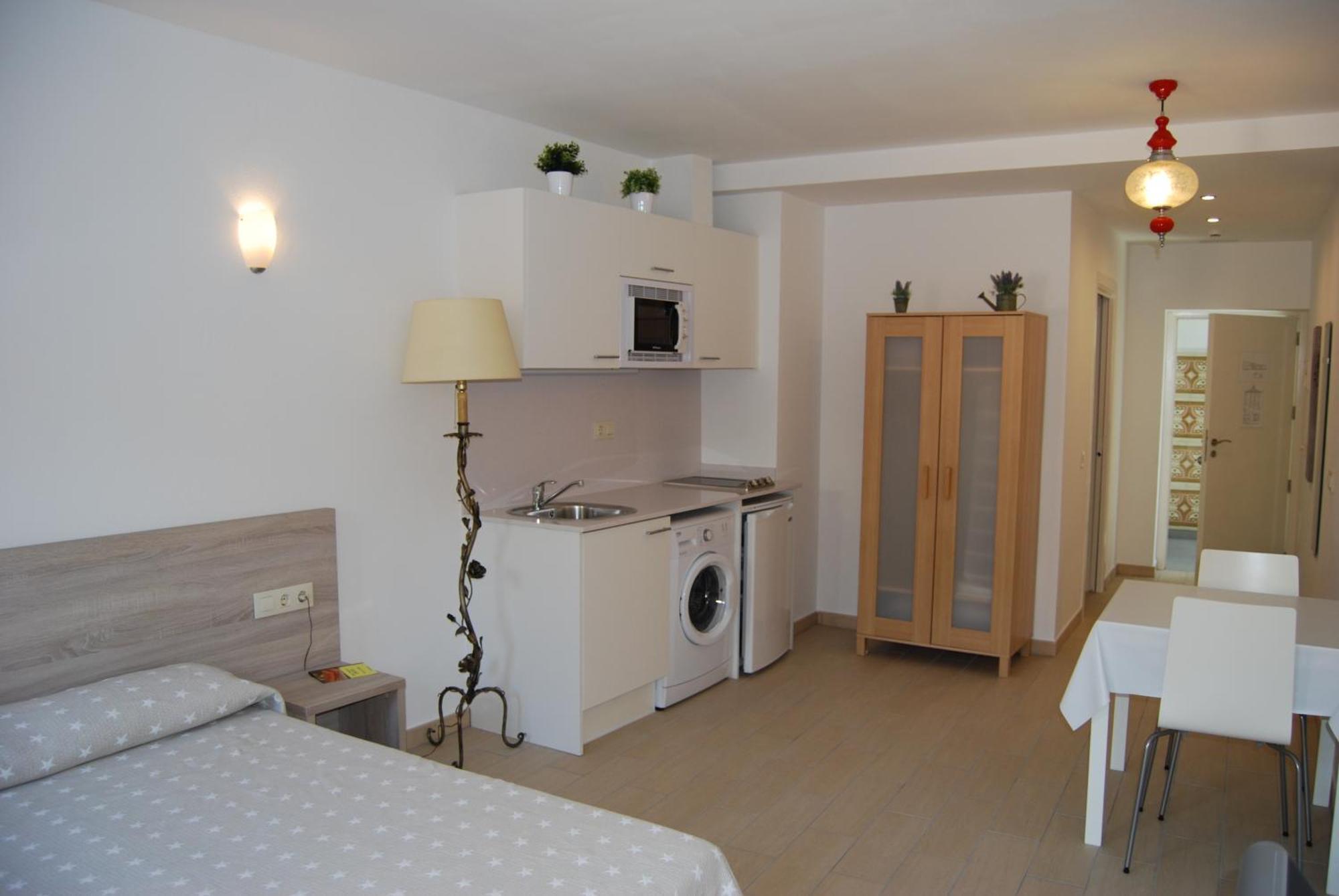 Apartaments Fonda Comerc Torroella de Montgrí Exterior foto